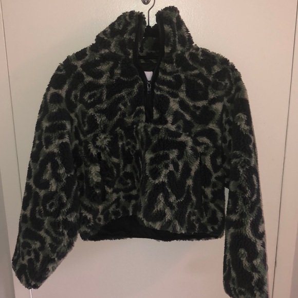 Aritzia - Tna rush sweater - Picture 3 of 4